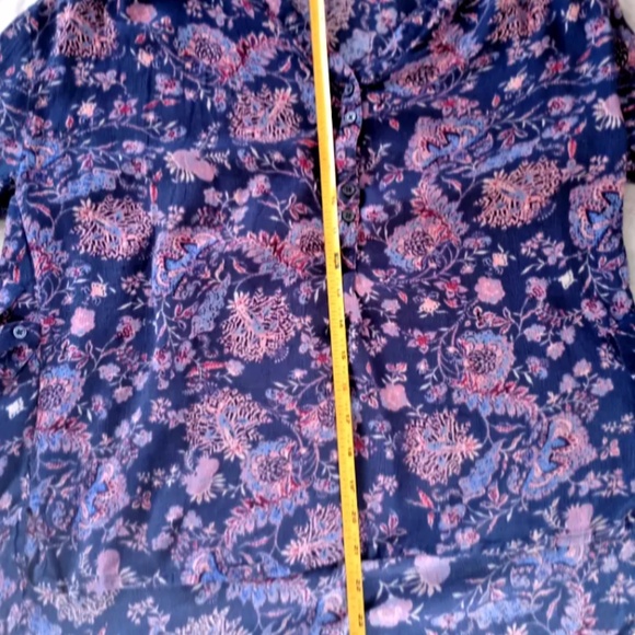 Nine West Womens Blue Floral Blouse Button Down Long Sleeve V-Neck Size small - Picture 3 of 6